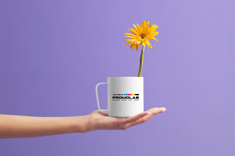Portfolio free mug in female hand mockup p